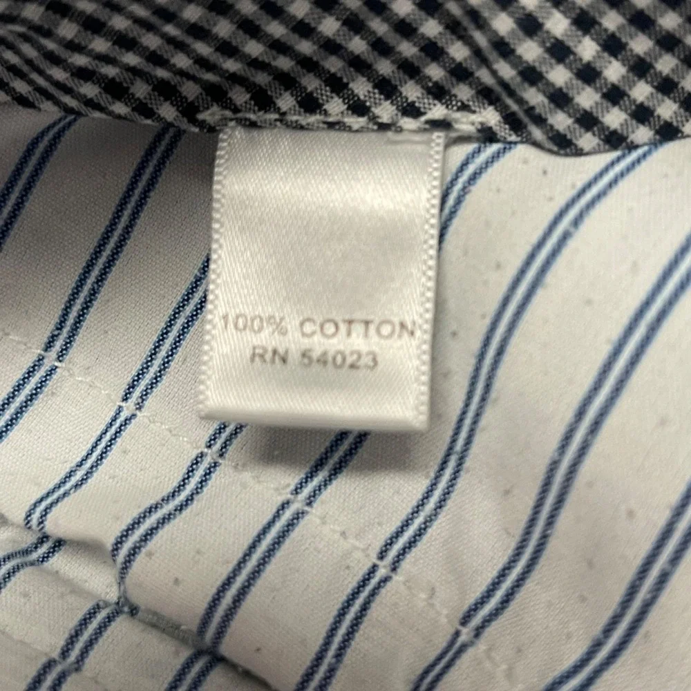 Banana Republic Men's Size 32 Seersucker Blue/White Belted Back Hidden‎ Closure